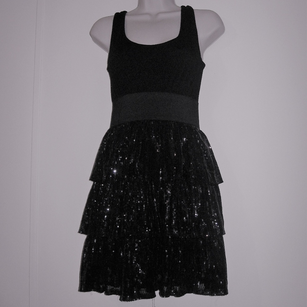 BEAUTIFUL BLACK SEQUIN & RUFFLE PARTY DRESS